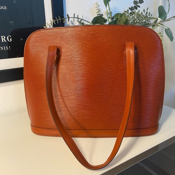 Louis Vuitton Handbags - Vintage Louis Vuitton Epi Lussac Shoulder Bag In Kenyan Fawn
